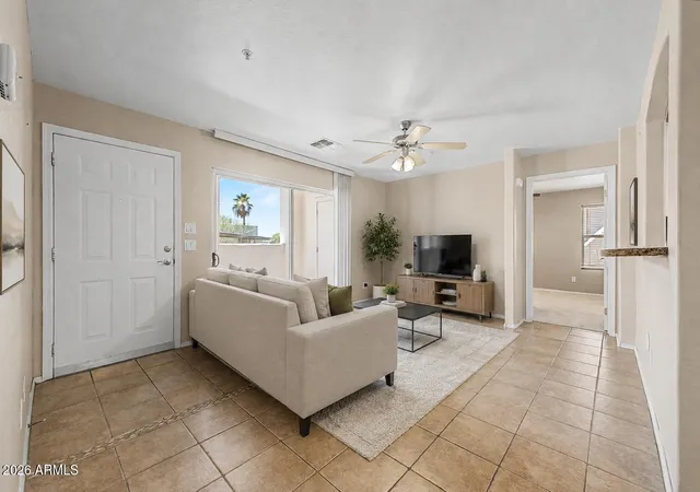 Listing Photo 5 - Condo for sale in building located at 2950 W Louise Dr, Phoenix, AZ 85027 - Unit #108