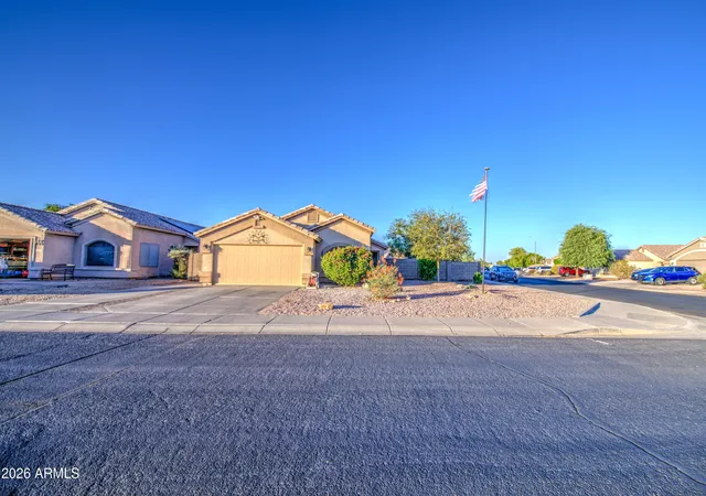 Photo 3 of Sale Pending at 9917 N 94th Avenue, Peoria, AZ 85345 | MLS# 7046114 | Listing updated on 2026-07-25