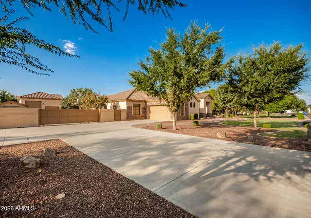 Photo 4 of Single family home for sale at 2744 E Country Shadows Ct, Gilbert, AZ 85298 | MLS# 7046071 | Listing updated on 2026-08-11