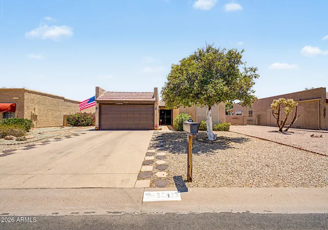 Homes for sale in Sun Lakes, AZ | 26423 S Snead Dr, Sun Lakes, AZ 85248 | MLS# 7047466