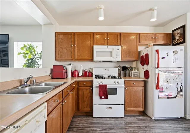 Photo 2 of Sale Pending at 6042 W Encinas Ln, Phoenix, AZ 85043 | MLS# 7046086 | Listing updated on 2026-09-15