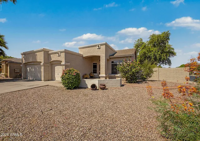 Photo 3 of Single family home for sale at 530 S Bahama Dr, Gilbert, AZ 85296 | MLS# 7047305 | Listing updated on 2026-08-18