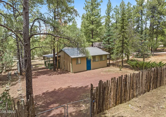 Photo 2 of Single family home for sale at 1724 Lyerly Ave, Lakeside, AZ 85929 | MLS# 7046673 | Listing updated on 2026-09-02