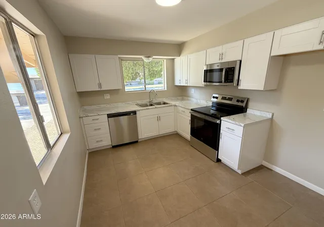 Photo 3 of Townhouse for sale at 10012 W Lakeview Cir, Sun City, AZ 85351 | MLS# 7046415 | Listing updated on 2026-08-24