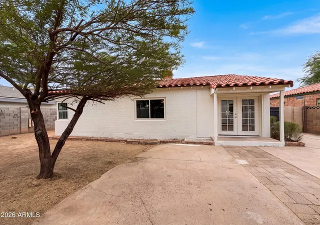 Photo 4 of Sale Pending at 1835 E Palm Ln, Phoenix, AZ 85006 | MLS# 7046437 | Listing updated on 2026-09-10