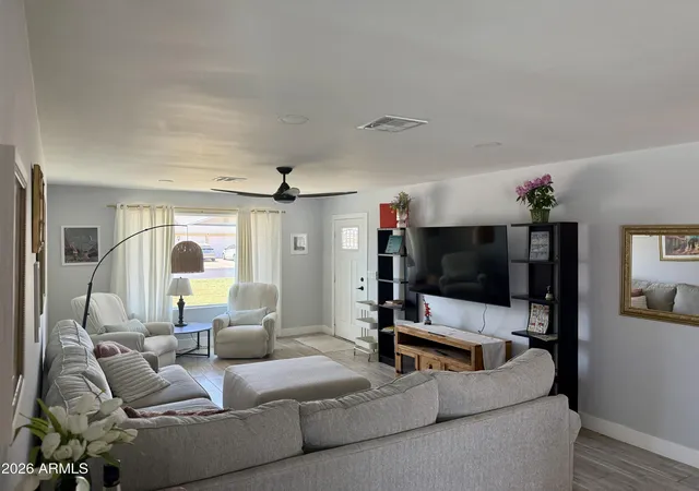 3rd image of 326 E Pebble Beach Dr, Tempe, AZ 85282 | MLS# 7047153