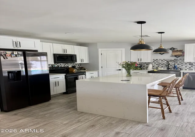 4th image of 326 E Pebble Beach Dr, Tempe, AZ 85282 | MLS# 7047153