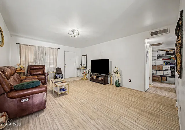 Photo 4 of Single family home for sale at 7127 W Montebello Ave, Glendale, AZ 85303 | MLS# 7046748 | Listing updated on 2026-09-28