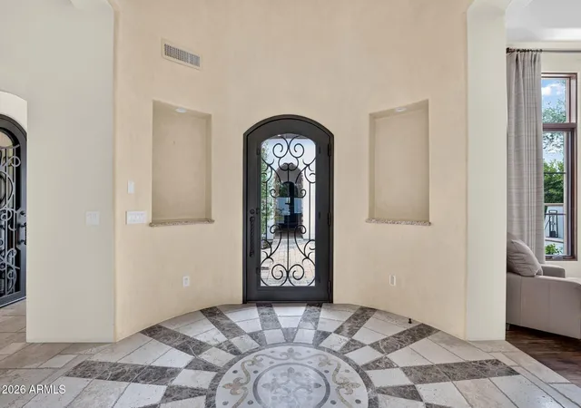 5th image of 5807 E Orange Blossom Ln, Phoenix, AZ 85018 | MLS# 7057989