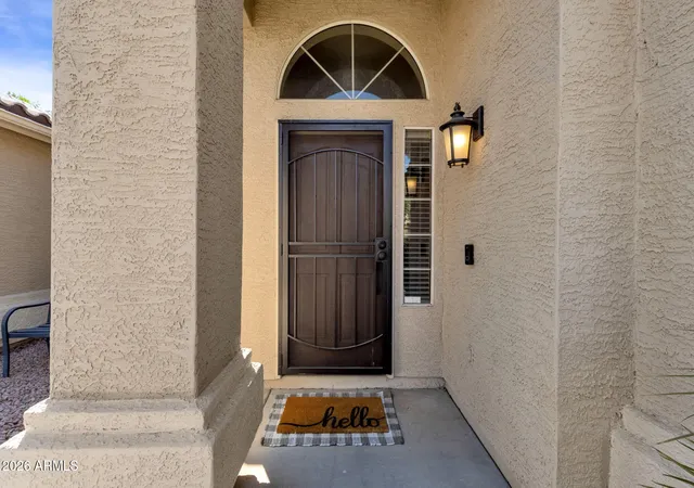 Photo 4 of Single family home for sale at 910 S Paradise Dr, Gilbert, AZ 85233 | MLS# 7047042 | Listing updated on 2026-10-24