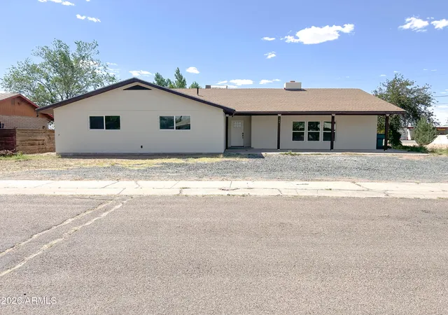 1st image of 109 Encanto Dr, Holbrook, AZ 86025 | MLS# 7046865