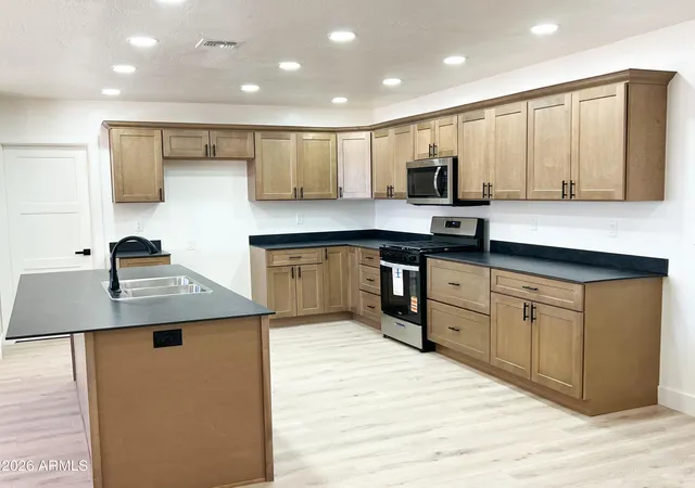 4th image of 109 Encanto Dr, Holbrook, AZ 86025 | MLS# 7046865