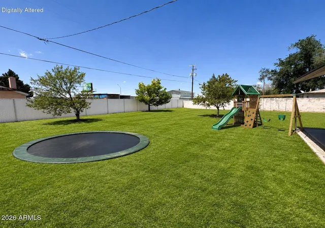 Photo 3 of Single family home for sale at 109 Encanto Dr, Holbrook, AZ 86025 | MLS# 7046865 | Listing updated on 2026-08-20