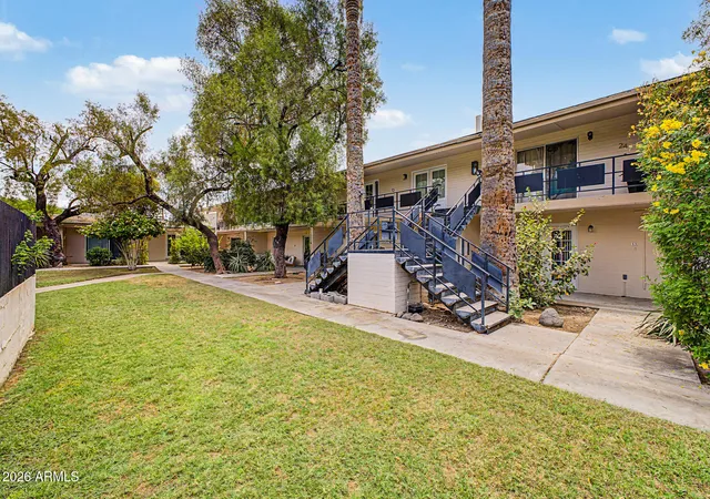 Listing Photo 4 - Condo for sale in building located at 3505 E Campbell Ave, Phoenix, AZ 85018 - Unit #11