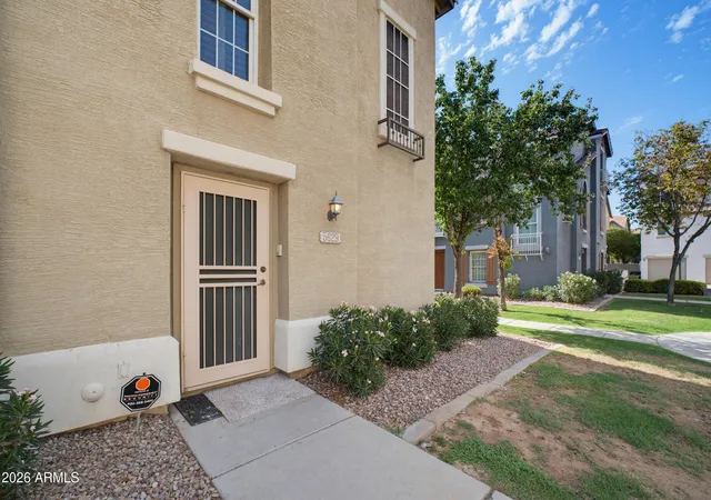 Townhouse for sale at 5629 S 21st Place, Phoenix, AZ 85040 | MLS# 7046885