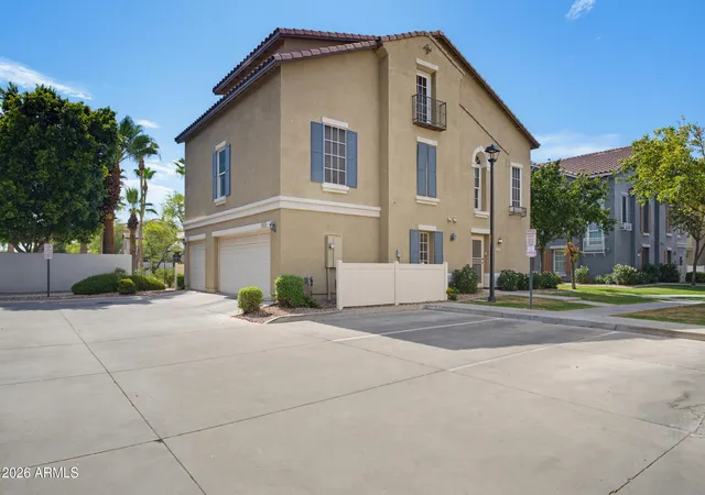 Photo 4 of Townhouse for sale at 5629 S 21st Place, Phoenix, AZ 85040 | MLS# 7046885 | Listing updated on 2026-09-11