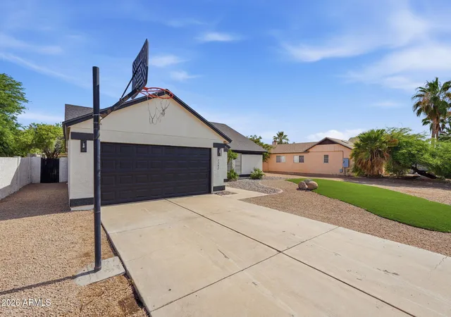 Photo 2 of Sale Pending at 7742 W Cherry Hills Dr, Peoria, AZ 85345 | MLS# 7046947 | Listing updated on 2026-08-04