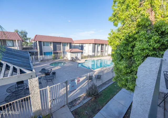 2nd image of 700 W University Dr, Tempe, AZ 85281