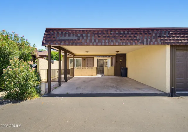 Photo 4 of Townhouse for sale at 3033 N 39th Street #3, Phoenix, AZ 85018 | MLS# 7047405 | Listing updated on 2026-10-06