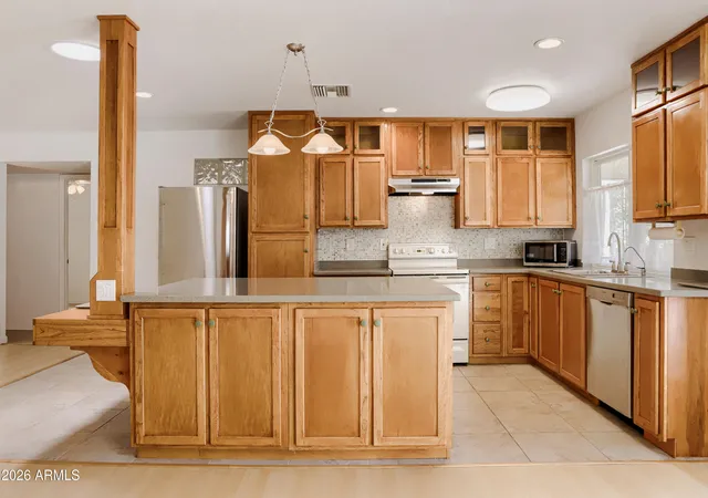 Photo 4 of Single family home for sale at 856 E Paradise Ln, Phoenix, AZ 85022 | MLS# 7047203 | Listing updated on 2026-09-20