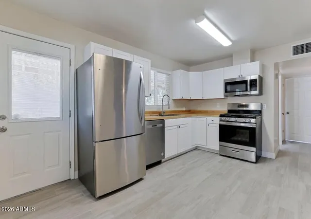 Photo 4 of Townhouse for sale at 216 S Hobson, Mesa, AZ 85204 | MLS# 7047873 | Listing updated on 2026-08-25