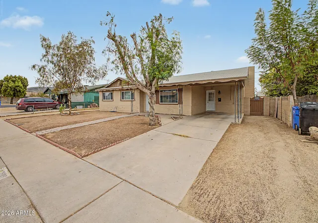 Photo 2 of Sale Pending at 2909 W Aster Dr, Phoenix, AZ 85029 | MLS# 7047242 | Listing updated on 2026-09-01