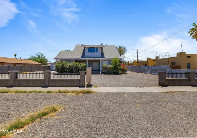 Townhouse for sale at 2021 W Washington St, Phoenix, AZ 85009 | MLS# 7048471