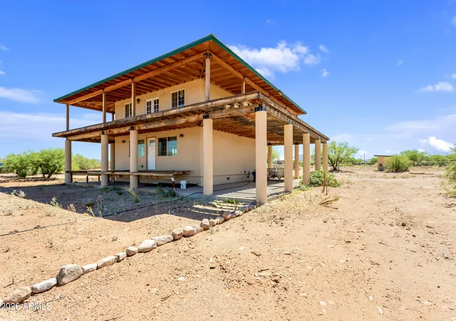 Photo 2 of Single family home for sale at 2111 N Clanton Ave, Sierra Vista, AZ 85635 | MLS# 7049039 | Listing updated on 2026-09-10