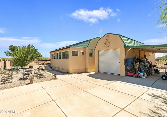 Photo 3 of Single family home for sale at 2111 N Clanton Ave, Sierra Vista, AZ 85635 | MLS# 7049039 | Listing updated on 2026-09-10