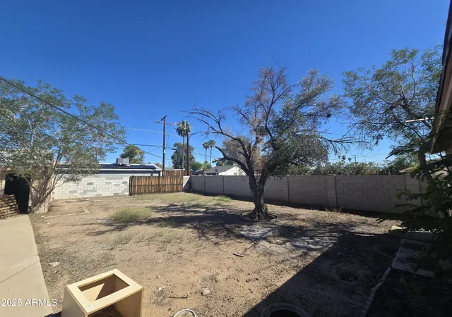 Photo 3 of Single family home for sale at 3845 N 15th Avenue, Phoenix, AZ 85015 | MLS# 7050707 | Listing updated on 2026-09-12