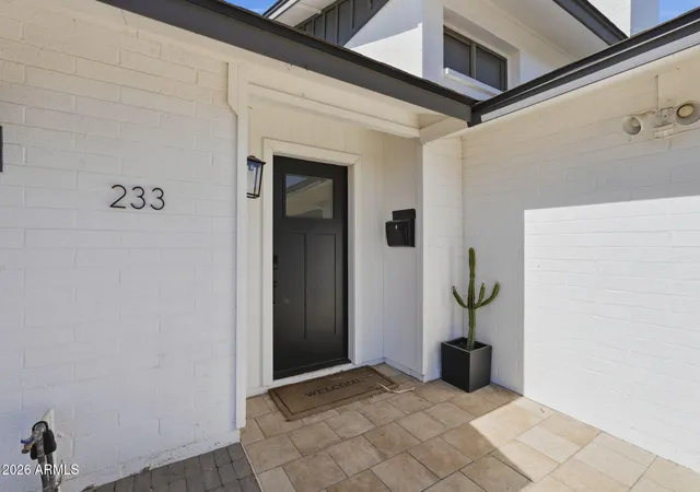 Photo 3 of Single family home for sale at 233 E Ellis Dr, Tempe, AZ 85282 | MLS# 7047599 | Listing updated on 2026-09-15