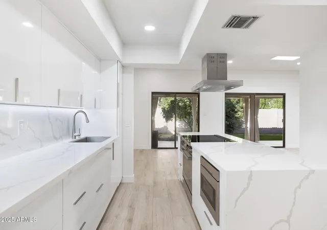 Photo 3 of Townhouse for sale at 4525 N 66th Street #122, Scottsdale, AZ 85251 | MLS# 7047899 | Listing updated on 2026-10-23