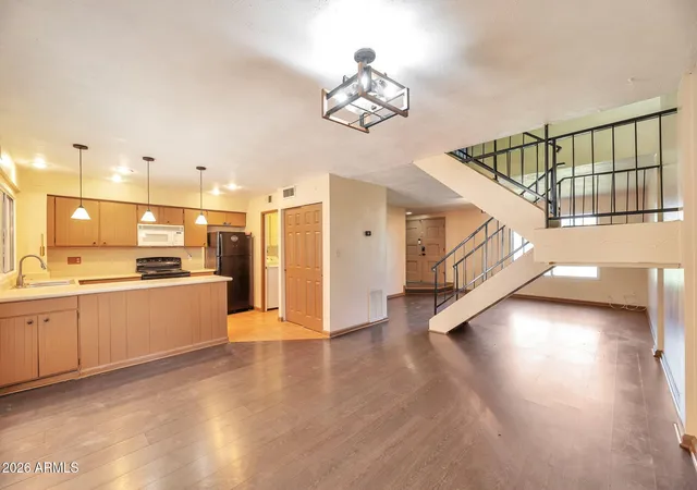 Photo 4 of Sale Pending at 2025 W Elm St, Phoenix, AZ 85015 | MLS# 7053417 | Listing updated on 2026-09-09