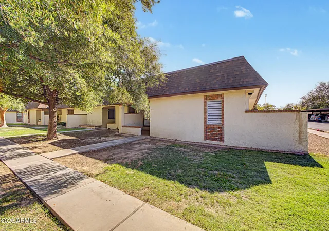 Photo 3 of Townhouse for sale at 8161 N 107th Avenue #109, Peoria, AZ 85345 | MLS# 7048476 | Listing updated on 2026-09-14