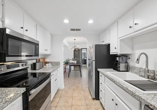 Listing Photo 1 - Condo for sale in building located at 3825 E Camelback Rd, Phoenix, AZ 85018 - Unit #186
