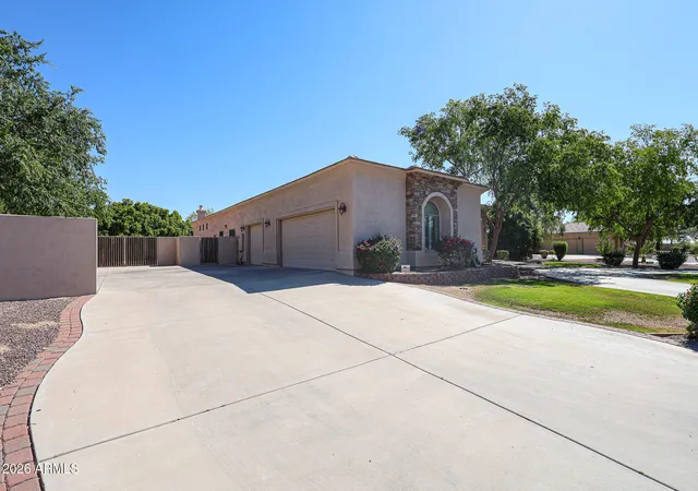 Photo 3 of Single family home for sale at 925 E Valencia Dr, Phoenix, AZ 85042 | MLS# 7053701 | Listing updated on 2026-10-22