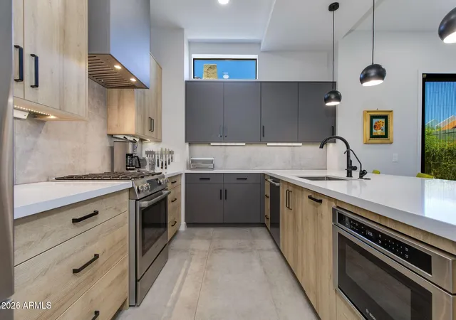 Photo 3 of Townhouse for sale at 377 E Windsor Ave #1, Phoenix, AZ 85004 | MLS# 7070788 | Listing updated on 2026-10-07
