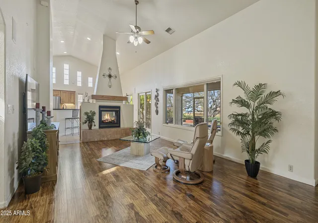 Photo 3 of Single family home for sale at 3033 Glenview Dr, Sierra Vista, AZ 85650 | MLS# 7049369 | Listing updated on 2026-09-08