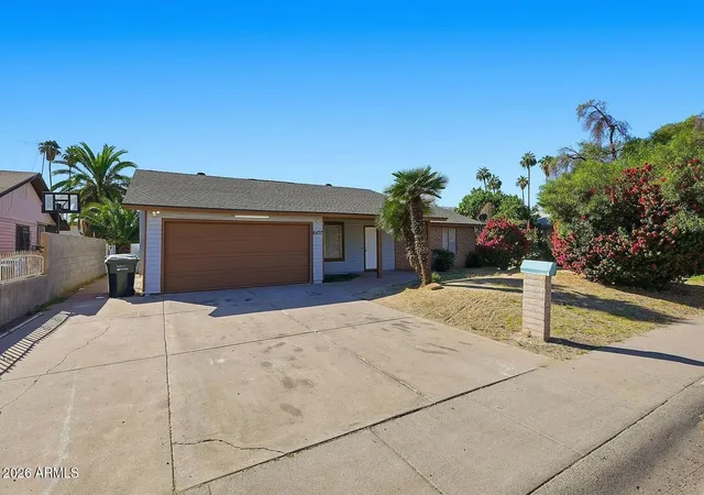 Photo 2 of Single family home for sale at 6437 W College Dr, Phoenix, AZ 85033 | MLS# 7049006 | Listing updated on 2026-08-11