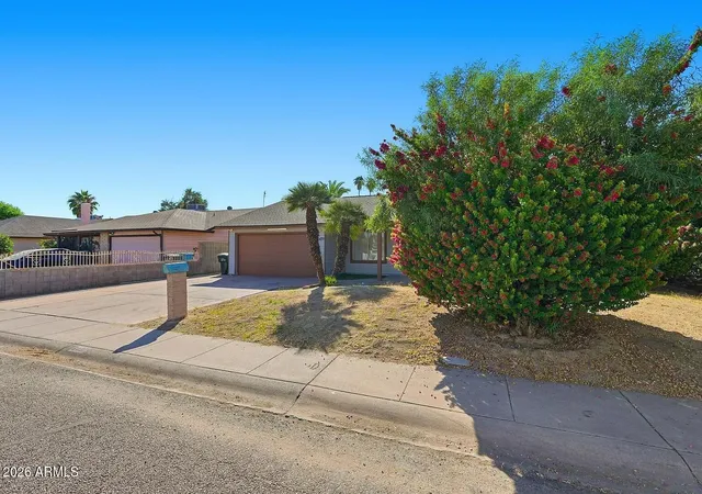 Photo 3 of Single family home for sale at 6437 W College Dr, Phoenix, AZ 85033 | MLS# 7049006 | Listing updated on 2026-08-11