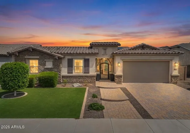 1st image of 992 E Parkview Dr, Gilbert, AZ 85295 | MLS# 7054949