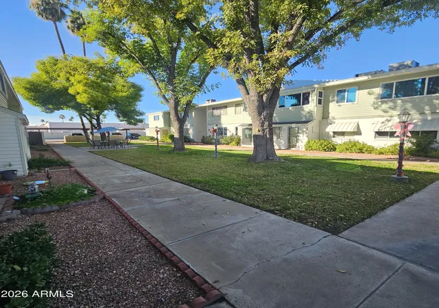2nd image of 2575 W Berridge Ln, Phoenix, AZ 85017