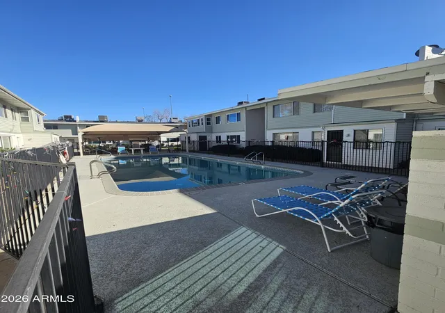 17th image of 2575 W Berridge Ln #D209, Phoenix, AZ 85017 | MLS# 7049378