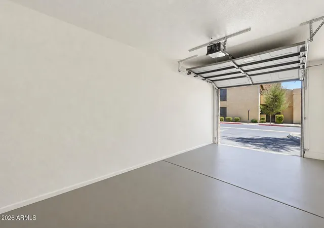 Listing Photo 2 - Condo for sale in building located at 8344 N 21St Dr, Phoenix, AZ 85021 - Unit #I211