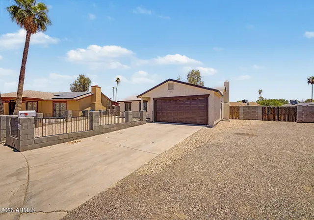 Photo 3 of Sale Pending at 4717 N 79th Lane, Phoenix, AZ 85033 | MLS# 7051029 | Listing updated on 2026-09-09