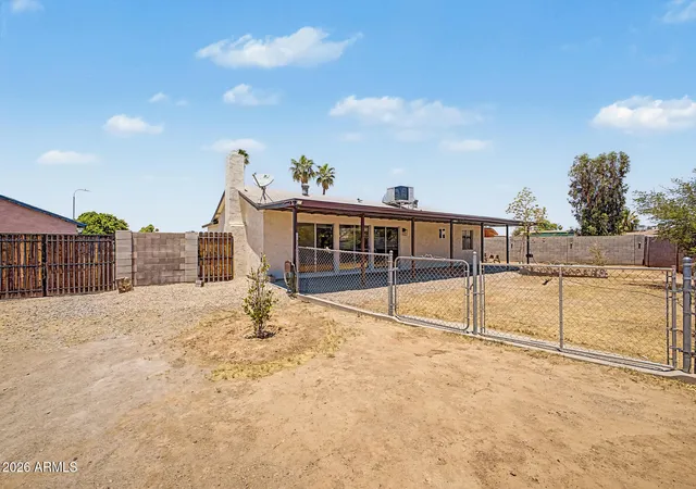 Photo 4 of Sale Pending at 4717 N 79th Lane, Phoenix, AZ 85033 | MLS# 7051029 | Listing updated on 2026-09-09