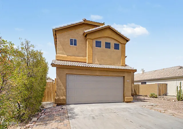 Photo 3 of Single family home for sale at 8002 W Preston Ln, Phoenix, AZ 85043 | MLS# 7050076 | Listing updated on 2026-08-27