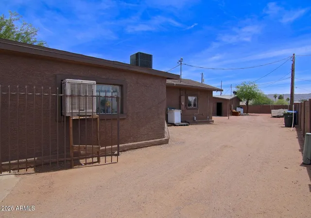 2nd image of 1709 E Encinas Ln, Phoenix, AZ 85040 | MLS# 7050123