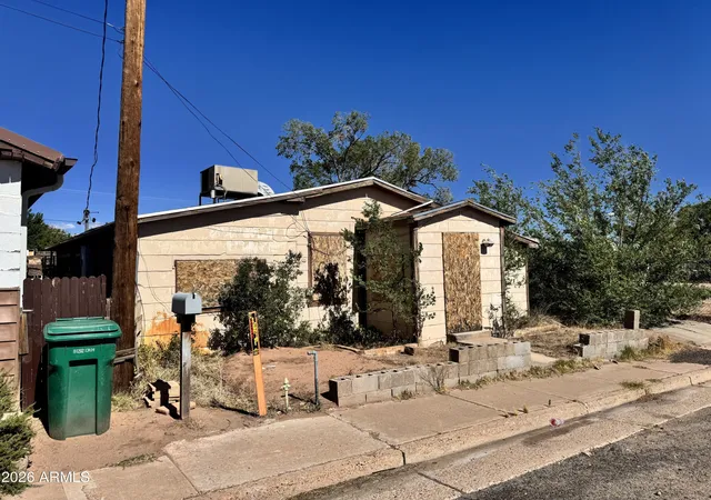 1st image of 904 N 2nd St, Holbrook, AZ 86025 | MLS# 7050169