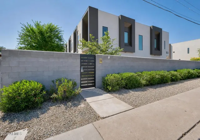 Townhouse for sale at 4020 N 12th Street, Phoenix, AZ 85014 | MLS# 7057128